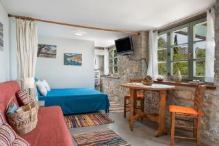 Boutique Stone Cottage House - 1