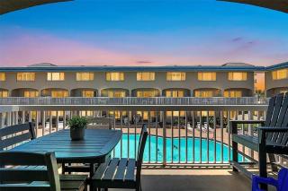 Walk to Beach, Pool & Flagler! Relaxed Condo w/ Balcony & Full Kitchen - New Smyrna Beach - 9