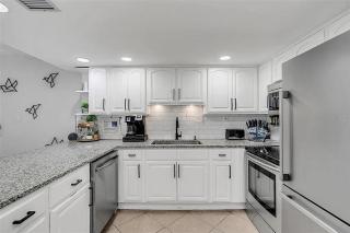 Walk to Beach, Pool & Flagler! Relaxed Condo w/ Balcony & Full Kitchen - New Smyrna Beach - 2