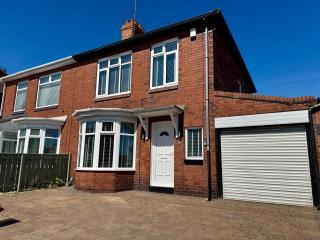Whitley Family Retreat, Fabulous central location - Whitley Bay - 1