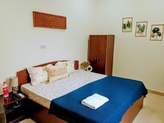 PeaceLily Hotel - Aesthetic budget rooms with Netflix, AC in upper tapovan, Free Airport Pickup for bookings more than 7 nights - Rishikesh - 2