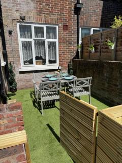 2 Bedroom Apartment Ground Floor Eastbourne Town Centre - Eastbourne - 1