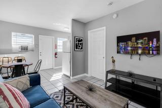 Cozy 1BR Retreat | 6-Min to Beach + Free Parking - Dania Beach - 6