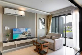 NEWLY RENOVATED apart in Mida Grande Resort by Phuket Sabay Rent - Surin Beachfront, Expansive Terrace and Pools - 6