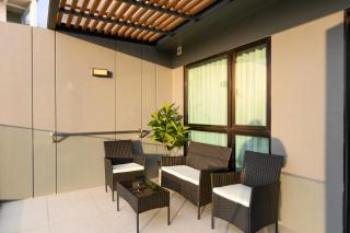 NEWLY RENOVATED apart in Mida Grande Resort by Phuket Sabay Rent - Surin Beachfront, Expansive Terrace and Pools - Ban Lum Fuang - 2