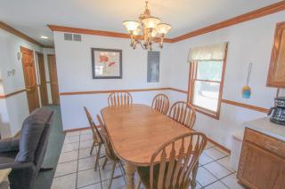 Spacious 4BR Lakefront Cottage - Perfect for Groups - Lincoln Junction - 3