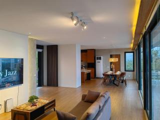 The LakeFront Villa - Binangonan - 4