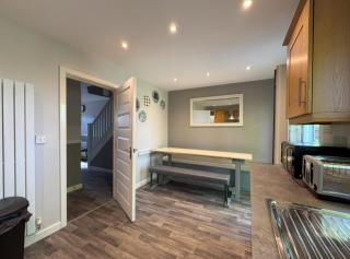 Stylish 5BR Townhouse - 9