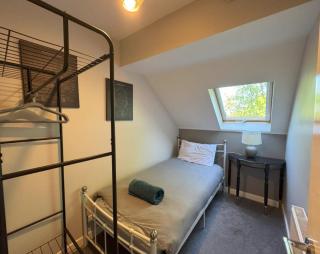 Stylish 5BR Townhouse - 5