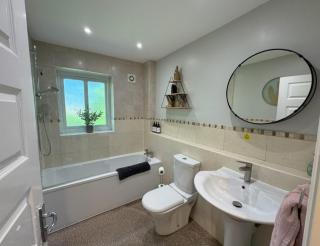 Stylish 5BR Townhouse - 3