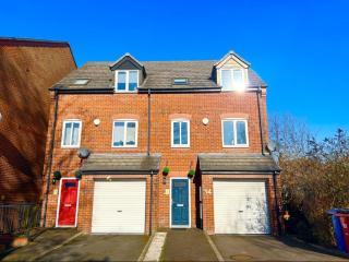 Stylish 5BR Townhouse - 1