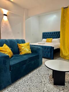 Gee Kamakis Airbnbs - 5