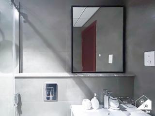 Stylish 1BR with Balcony City Views O2 Tower, JVC - 7