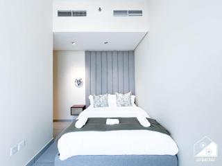 Stylish 1BR with Balcony City Views O2 Tower, JVC - 1