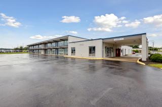 Relax inn by OYO Greeneville Near Hwy US-321 - Greeneville - 5