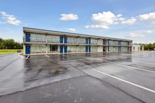 Relax inn by OYO Greeneville Near Hwy US-321 - Greeneville - 4