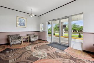 Relax inn by OYO Greeneville Near Hwy US-321 - Greeneville - 1
