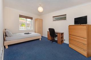 Spacious 3 bed flat in Colchester - Free parking - 6