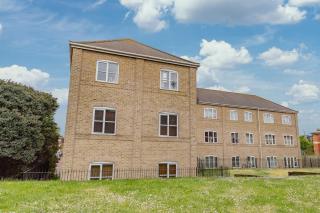 Spacious 3 bed flat in Colchester - Free parking - - 4