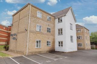Spacious 3 bed flat in Colchester - Free parking - 3