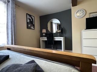 Llanidloes - Sleeps 7 - Parking - Pet Friendly - Llanidloes - 1