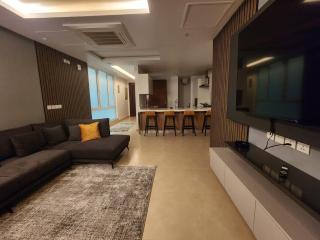 Gold Crest Grand Mall Onebed Presidential Suite - Lahore - 4