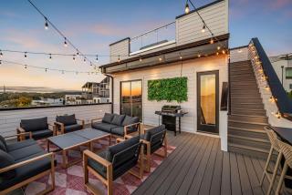 Disco Themed Hot Tub & Rooftop Decks in Nashville - Nashville - 8