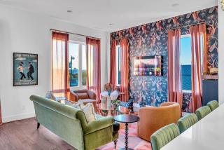 Disco Themed Hot Tub & Rooftop Decks in Nashville - Nashville - 9