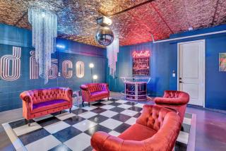 Disco Themed Hot Tub & Rooftop Decks in Nashville - Nashville - 2