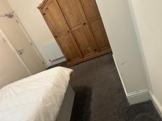 Spacious One Bed at Smethwick, Birmingham - WiFi & Free Parking - 4