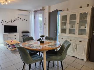Gîte classé 3 étoiles dans résidence standing avec - Piscine Clim Parking Wifi Prêt Vélos - Ménage et linge non inclus - 4