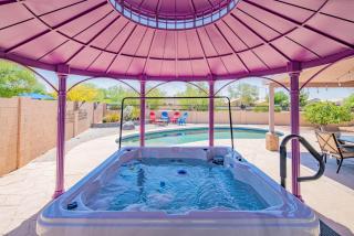 Boho Chic Arizona Villa w Pool & Mini Golf - Casa Grande - 9