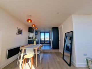 Sleeps 8 Manchester Penthouse by City SuperHost - Manchester - 4