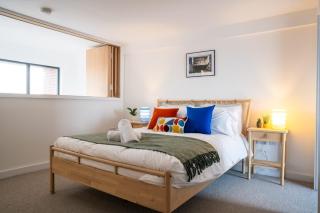 Sleeps 8 Manchester Penthouse by City SuperHost - Manchester - 3