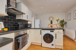 NEW! 5 Beds House - Work & Family - Private Parking - Farnley - 9