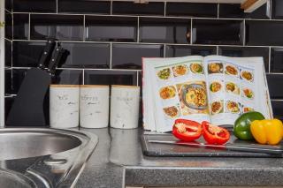 NEW! 5 Beds House - Work & Family - Private Parking - Farnley - 5
