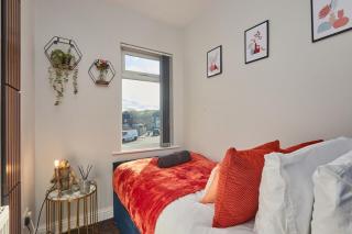 5 Beds House - Perfect for Contractors & Families - Private Parking - Farnley - 5