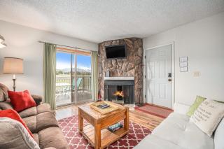 Mountain Townhouse W Balcony & Pool - 3