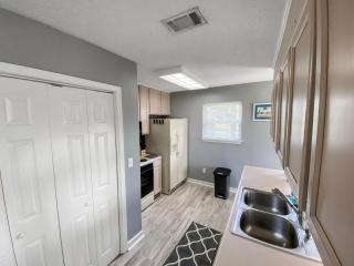 The Lake House, Pool, Dock and Lake Access, Pensacola - 2