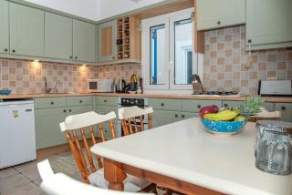 Fiona's House Apartments - 6