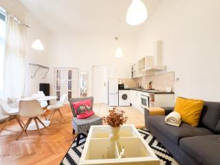 Large Peaceful 1BR Apt in Central Budapest - Yellow House - Budapeste - 5