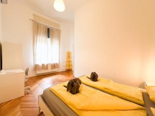 Large Peaceful 1BR Apt in Central Budapest - Yellow House - Budapeste - 3