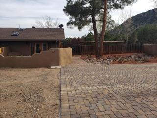 Robin's Red Rock Getaway Suite A - 8