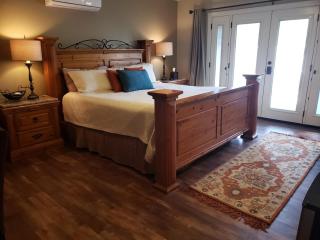 Robin's Red Rock Getaway Suite A - 2