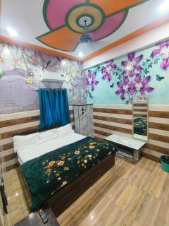 K D Dham Hotel - Near Prem Mandir - 4
