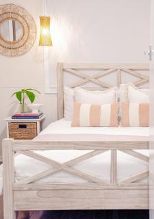 'SEAVIEW' - Stunning Coastal Views, Opposite Shaws Bay, Pet Friendly, Sleeps 4 - 6