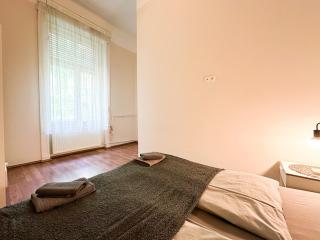 Stylish Central 1BR Apt - Flora's House - Budapest - 5
