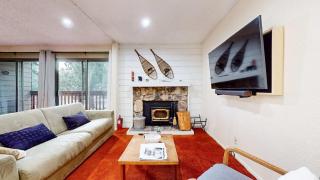 Cozy Condo for 4 Near Shuttle & Eagle Lodge - 0