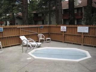 Cozy Condo for 4 Near Shuttle & Eagle Lodge - 6