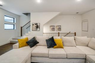 10 Mi to Dtwn Dallas: Sleek Retreat w/ Balcony - 6